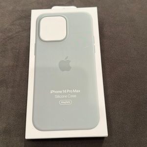 NEVER OPENED - iPhone 14 Pro Max silicone case, MagSafe, succulent color